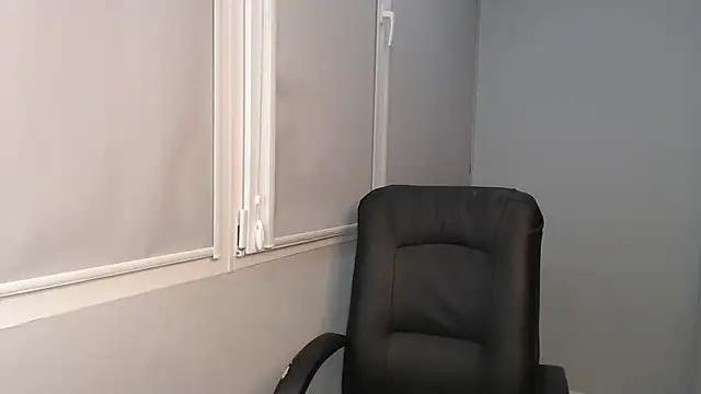 Snapshot of Lady_Joli chatting on December 2024 10:25:02 PM Lady Joli online show from December 2024 10:25:02 PM