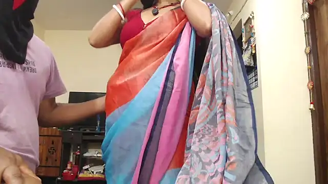 Snapshot of Elina_Raj chatting on February 2025 05:50:01 PM Elina Raj online show from February 2025 05:50:01 PM