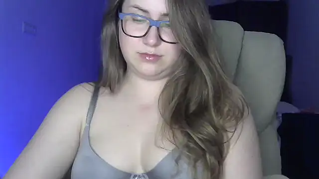 Snapshot of SeasonalSomeone chatting on June 2026 08:41:02 PM SeasonalSomeone online show from June 2026 08:41:02 PM
