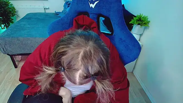 Snapshot of CranberryHot chatting on November 2025 02:17:02 PM CranberryHot online show from November 2025 02:17:02 PM