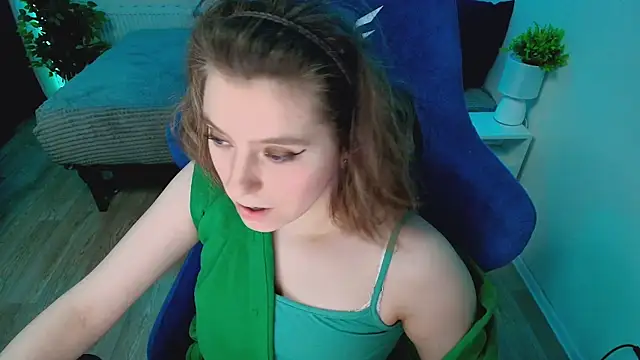 CranberryHot online show from April 2026 06:10:01 PM