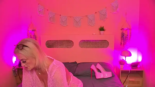 SarahDanielBabestation online show from July 2026 08:05:01 PM