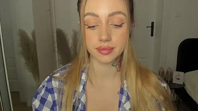 Snapshot of sexyCoralie chatting on February 2025 05:47:02 PM sexyCoralie online show from February 2025 05:47:02 PM