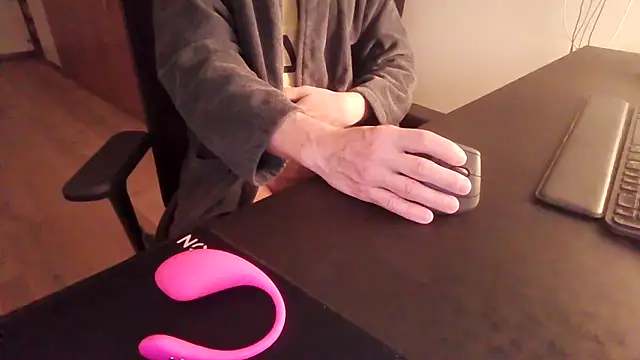 Snapshot of BisexDreams chatting on March 2025 03:47:01 AM BisexDreams online show from March 2025 03:47:01 AM