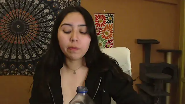 Snapshot of IntimateTales chatting on January 2025 09:18:02 PM IntimateTales online show from January 2025 09:18:02 PM