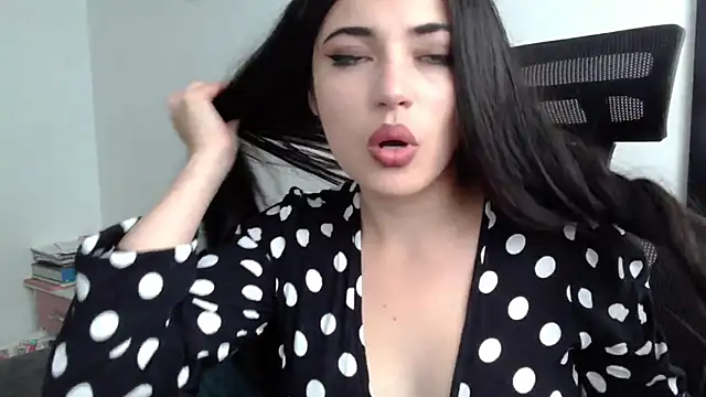Snapshot of Honey_Aynur20 chatting on January 2025 09:47:01 PM Honey Aynur20 online show from January 2025 09:47:01 PM