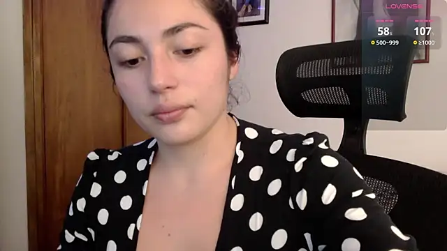 Snapshot of Honey_Aynur20 chatting on October 2025 06:27:02 PM Honey Aynur20 online show from October 2025 06:27:02 PM