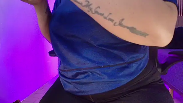 JuliRamirez online show from April 2026 05:53:02 PM