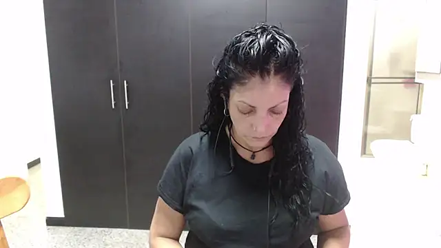 Snapshot of mijal_queen chatting on October 2025 03:07:02 AM mijal queen online show from October 2025 03:07:02 AM