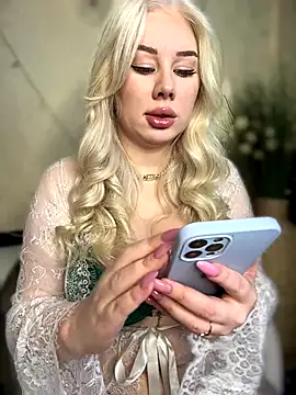 LaraHollywood online show from October 2025 04:02:01 AM