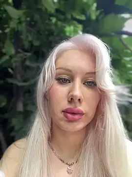 LaraHollywood online show from August 2026 11:37:01 AM