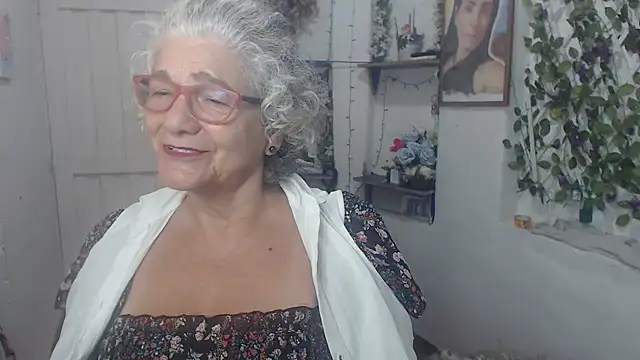 FunnyGrandma online show from October 2025 01:01:02 AM