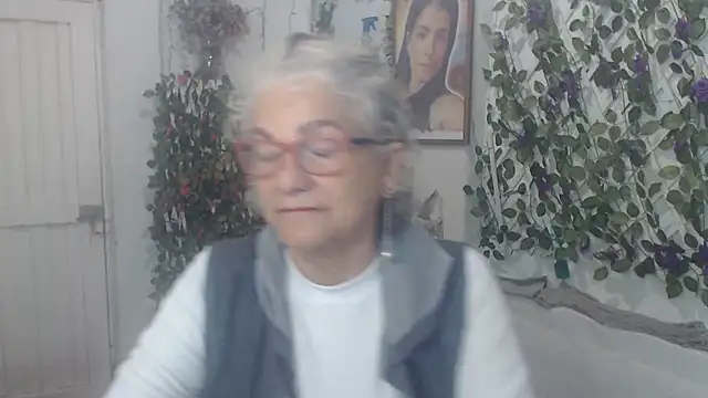 FunnyGrandma online show from November 2025 04:29:02 AM