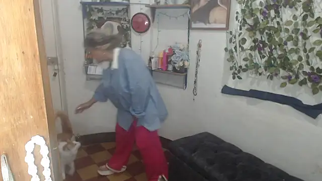 FunnyGrandma online show from May 2026 03:35:02 AM