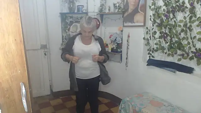 FunnyGrandma online show from June 2026 01:52:01 AM
