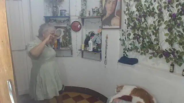 FunnyGrandma online show from July 2026 01:41:01 AM