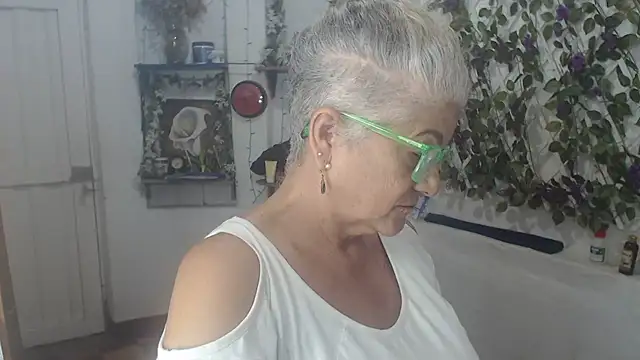 FunnyGrandma online show from July 2026 01:23:02 AM