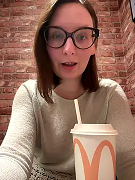 The Snowwhitee online show from December 2025 08:47:02 PM