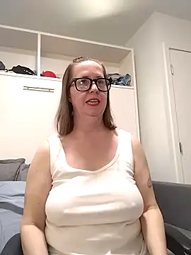 SweetandNaughty1 online show from March 2026 04:02:01 PM