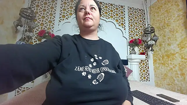 AleshaArabian online show from December 2025 05:12:02 AM