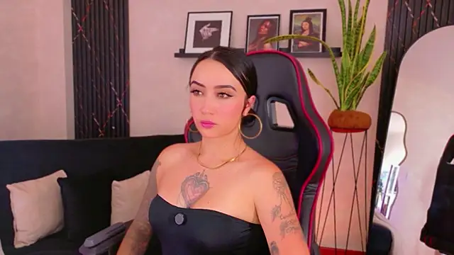 EmmyEvans1 online show from July 2026 07:32:01 PM