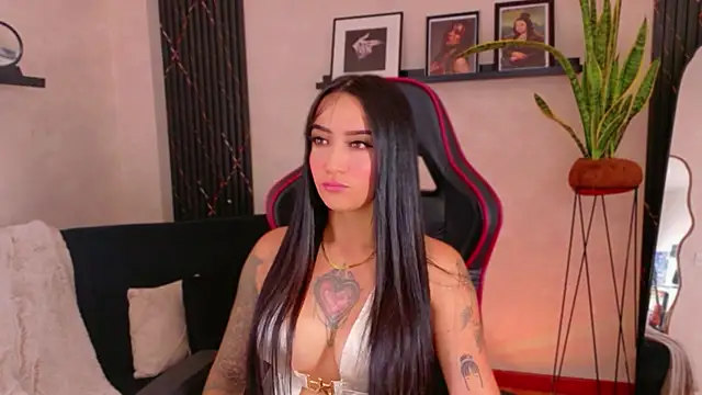 EmmyEvans1 online show from July 2026 07:34:01 PM