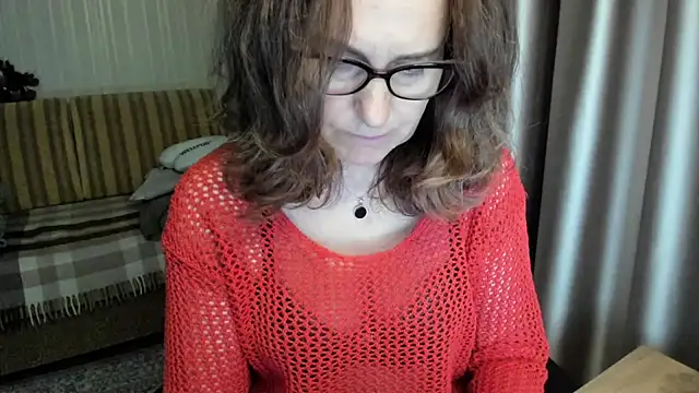 lauraoven online show from May 2026 07:04:01 PM