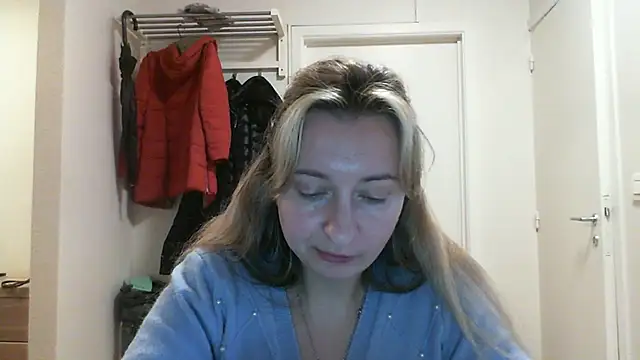 SusanCurt online show from November 2025 10:48:02 AM