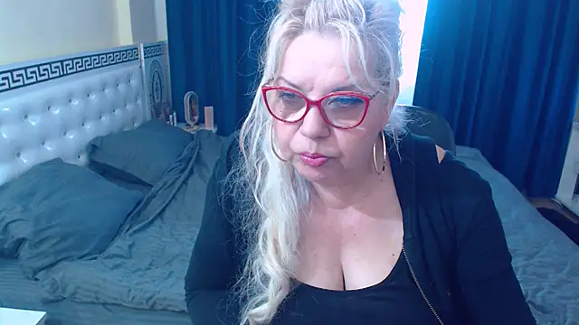 SonyaHotMilf online show from April 2026 09:01:02 AM