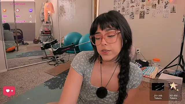Snapshot of Evie-Luna chatting on June 2026 08:29:01 PM Evie-Luna online show from June 2026 08:29:01 PM