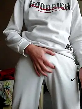 MlodyDres online show from October 2025 01:26:02 PM