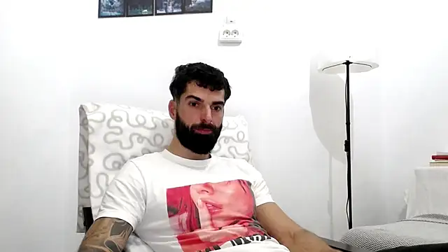 Snapshot of Verycutex chatting on November 2025 06:59:01 AM Verycutex online show from November 2025 06:59:01 AM