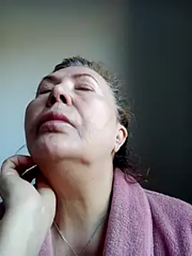 Hottie-Mom online show from April 2026 08:18:02 AM