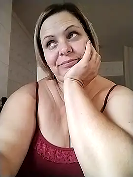 Snapshot of EvaCristal chatting on October 2025 06:11:01 AM EvaCristal online show from October 2025 06:11:01 AM