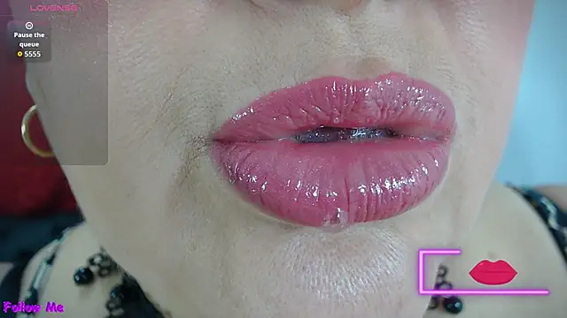 Kerly Doll online show from October 2025 12:13:02 PM