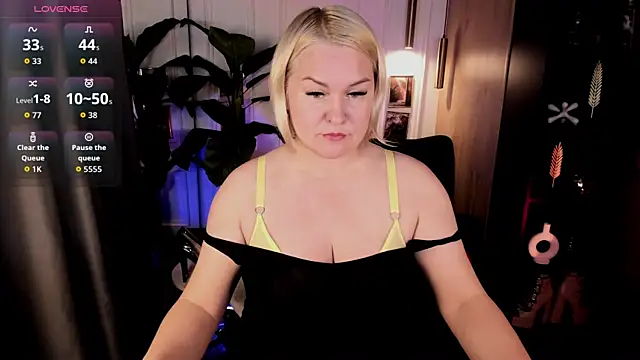 YolandaKiss online show from July 2026 08:33:01 PM