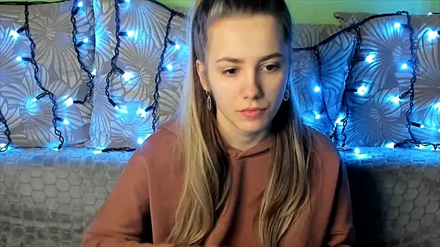 MaggieCake online show from January 2025 06:02:02 AM