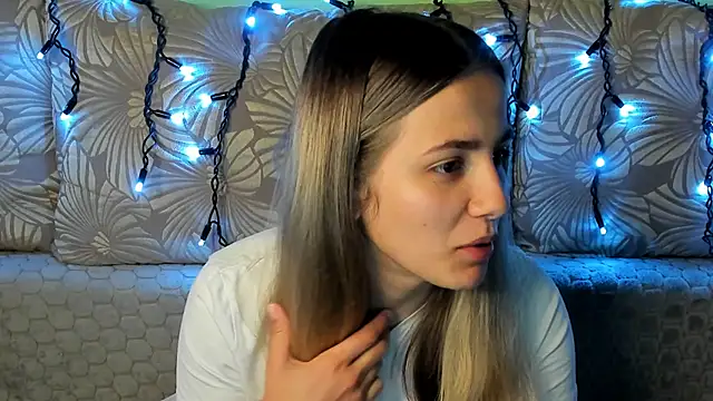 MaggieCake online show from October 2025 12:33:02 AM