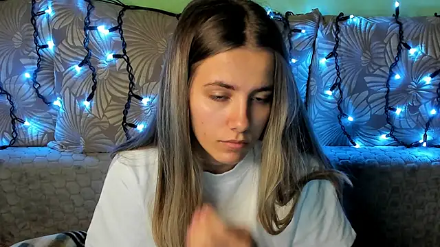 MaggieCake online show from November 2025 03:39:02 AM