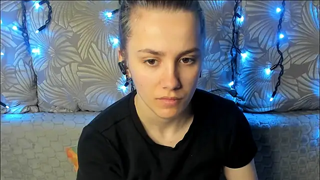 MaggieCake online show from April 2026 04:51:01 AM