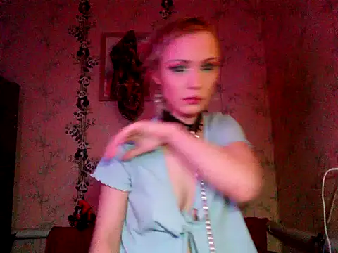 WildMissNiks online show from November 2025 09:34:01 AM