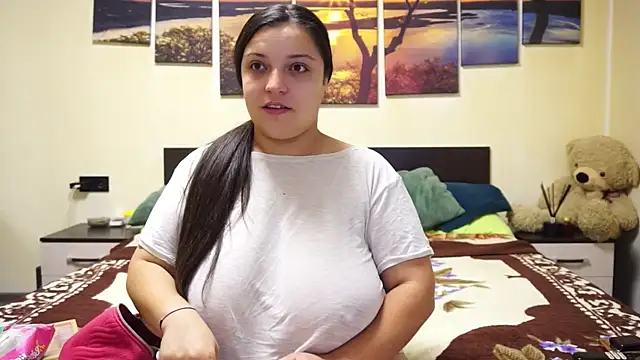 adelline online show from December 2025 09:32:01 PM