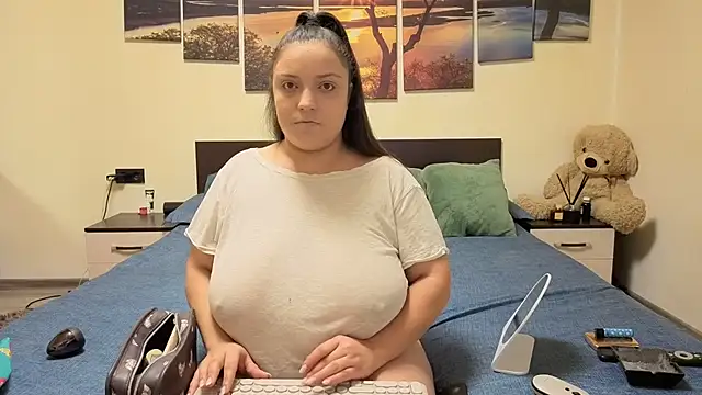 adelline online show from February 2026 09:33:01 PM