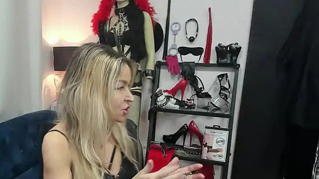 crystaLUX online show from February 2026 05:25:02 AM