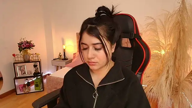 Snapshot of KallyMyller1 chatting on January 2025 01:18:02 AM KallyMyller1 online show from January 2025 01:18:02 AM