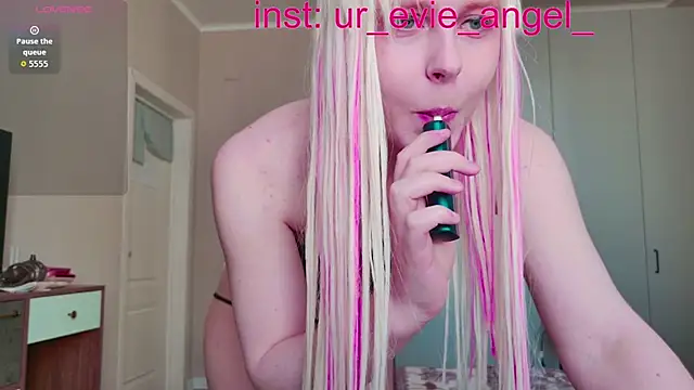 Evelyn rabbit online show from April 2026 09:37:01 AM