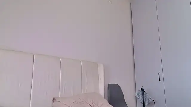 Evelyn rabbit online show from April 2026 07:00:02 PM