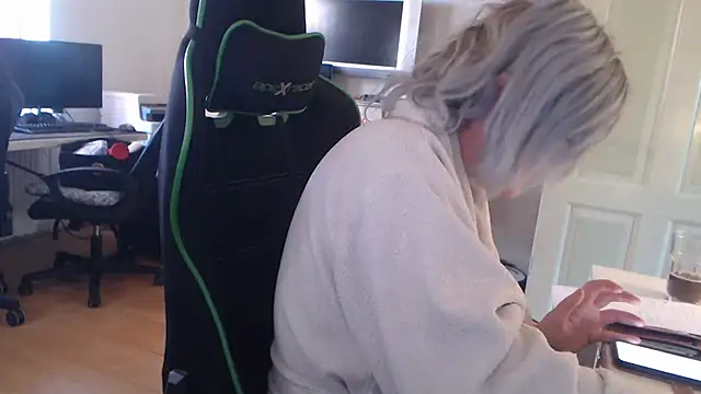 Snapshot of kathrin193 chatting on February 2025 02:38:02 PM kathrin193 online show from February 2025 02:38:02 PM