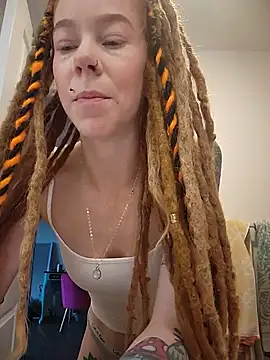 LucidLucy online show from November 2025 12:59:02 PM