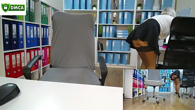 Snapshot of secret-office chatting on October 2025 05:18:02 AM secret-office online show from October 2025 05:18:02 AM